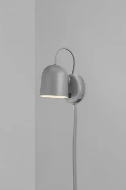 Angle vegglampe med USB - Grå