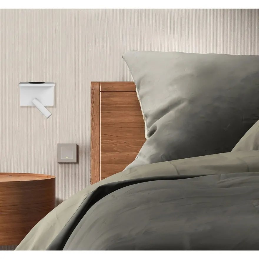 Bedside vegglampe 3W 2700 Kelvin med trådløs hurtig lader og USB A og C
