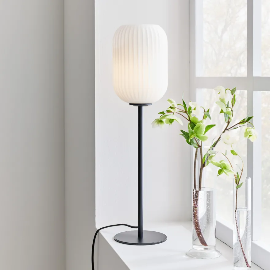 Cava bordlampe - Opalhvit/Svart - Svart / Opal