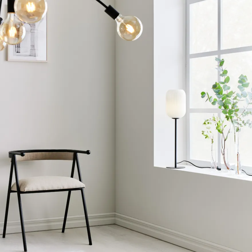 Cava bordlampe - Opalhvit/Svart - Svart / Opal