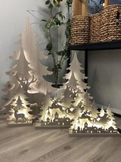 Dekorasjon nisse i slede 60 cm - Tre