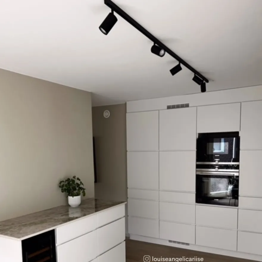 Designline Tube komplett 1.9 meter spotskinne med 5 spotter GU10 - Svart