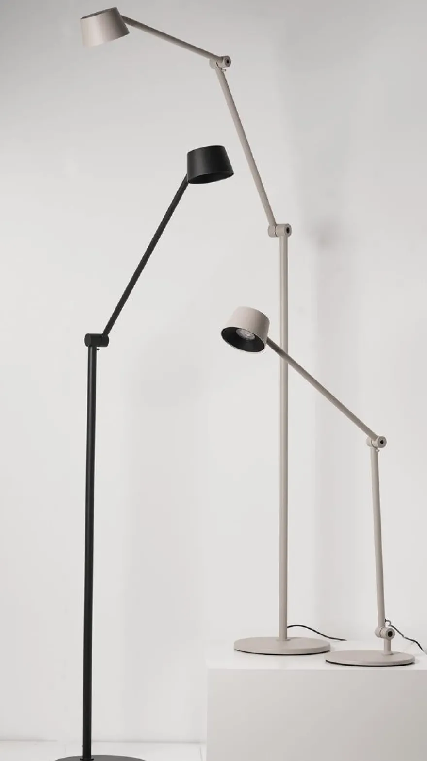 Direction F1 gulvlampe 2700 kelvin - Dimbar
