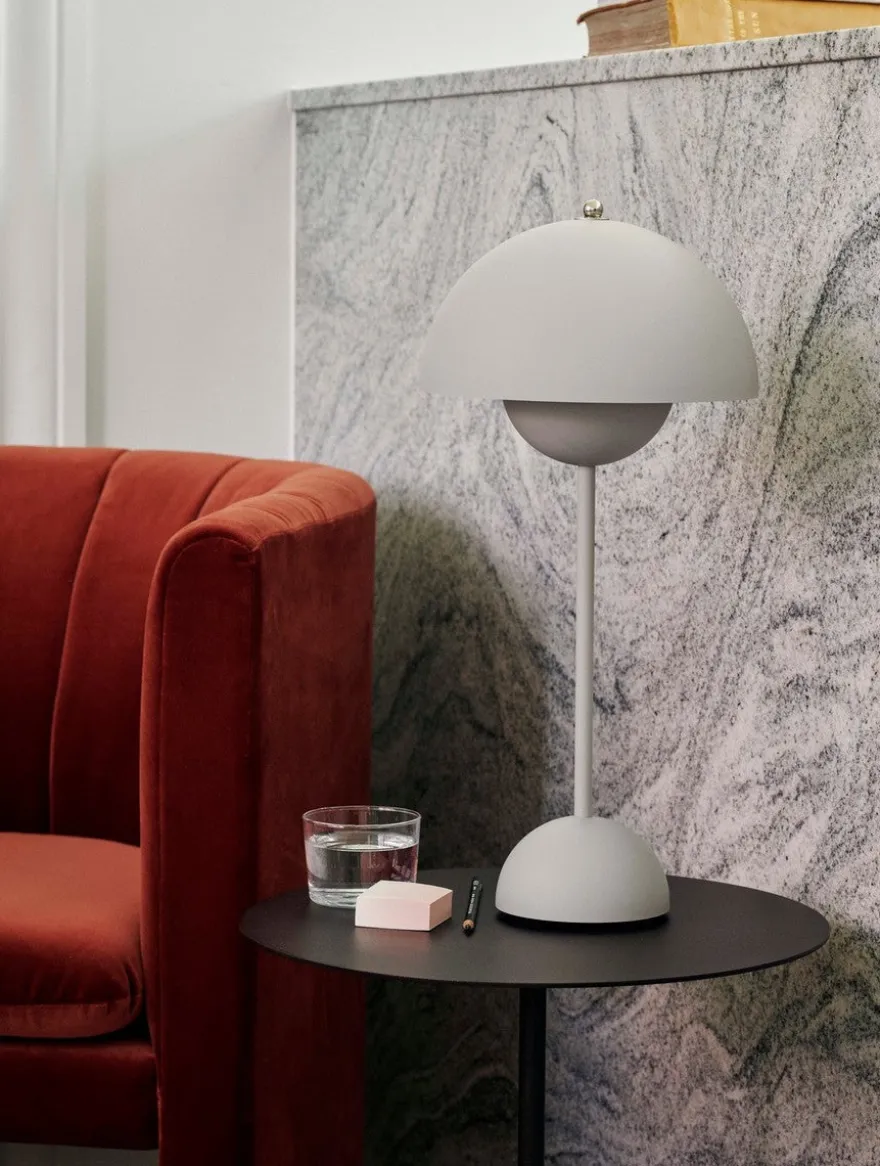 Flowerpot VP3 bordlampe