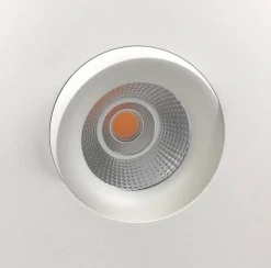 Georgia 360 lavtbyggende downlight firkantet 7W 2700K RA97 Dimbar IP44 - Hvit