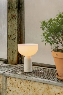 Kizu Portable bordlampe - Hvit marmor
