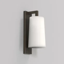 Lago 280 vegglampe IP44 - Bronse/Opal glass skjerm