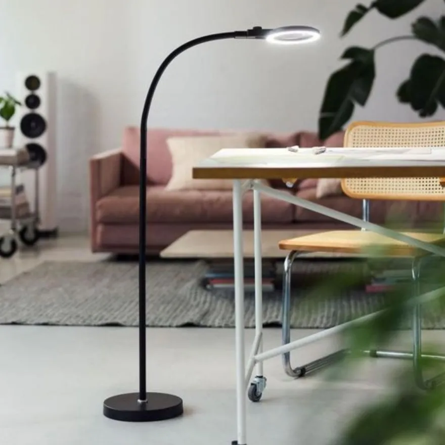 Magni portabel oppladbar gulvlampe med forstørrelsesglass