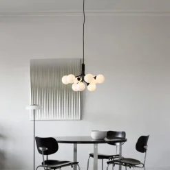 Nuura Apiales 9 satin svart/opal