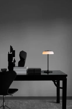 Nuura Blossi bordlampe - svart
