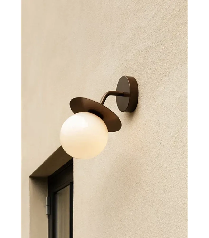 Nuura Liila utendørslampe - bronse/opal