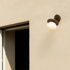 Nuura Liila utendørslampe - bronse/opal