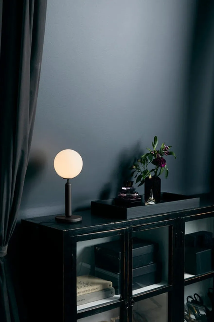 Nuura Miira bordlampe svart / opal