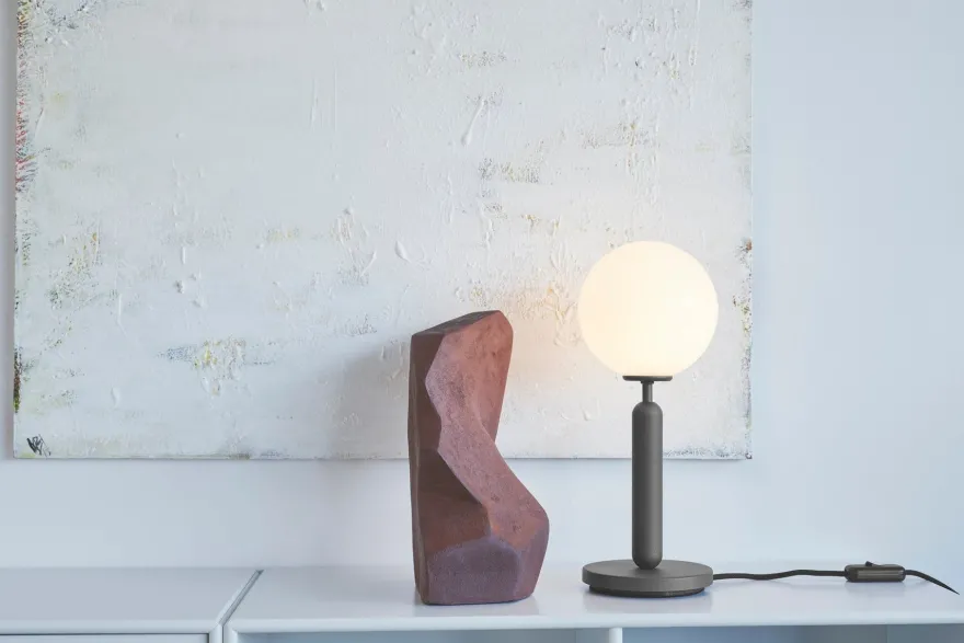 Nuura Miira bordlampe svart / opal