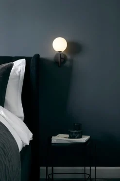 Nuura Miira vegglampe svart / opal