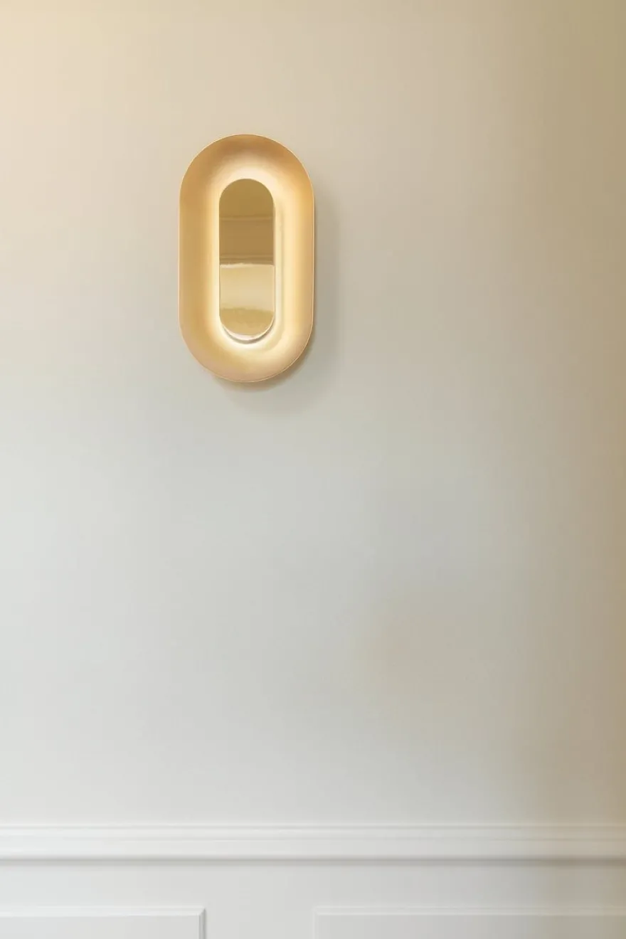 Nuura Sasi Small vegglampe - Messing