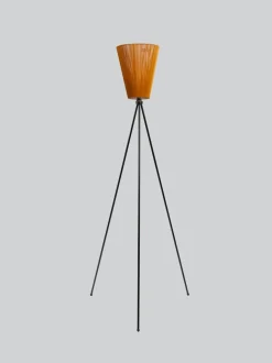 Oslo Wood gulvlampe svart med skjerm