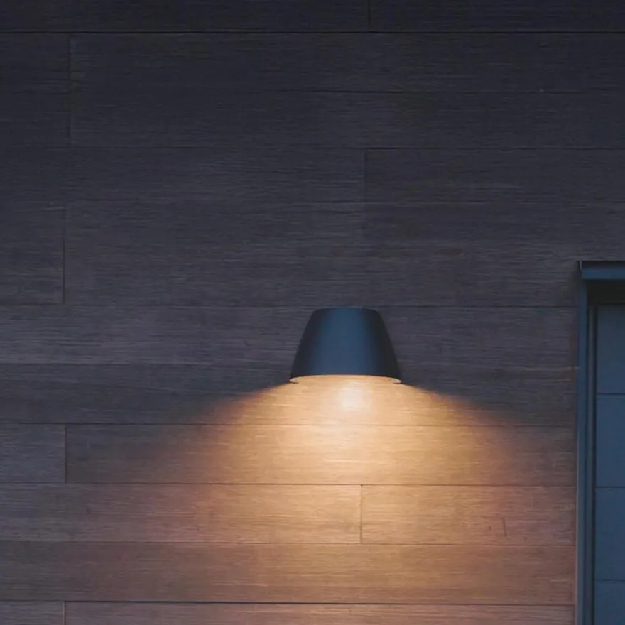 Plejd smart vegglampe utendørs ned lys 2200-4000K IP44 13W - Dimbar