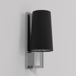 Riva 350 vegglampe IP44 med skjerm