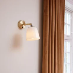 Room 49 vegglampe - Opal/Antikk messing