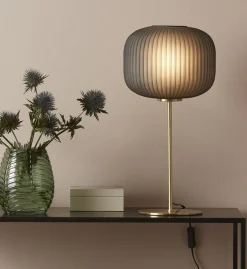 Sober bordlampe røykfarge/messing - Messing / Røyk