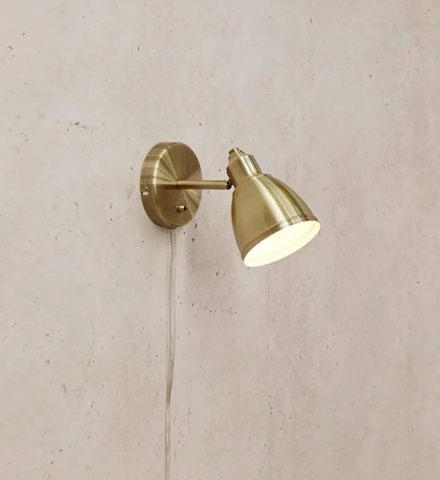 Story vegglampe